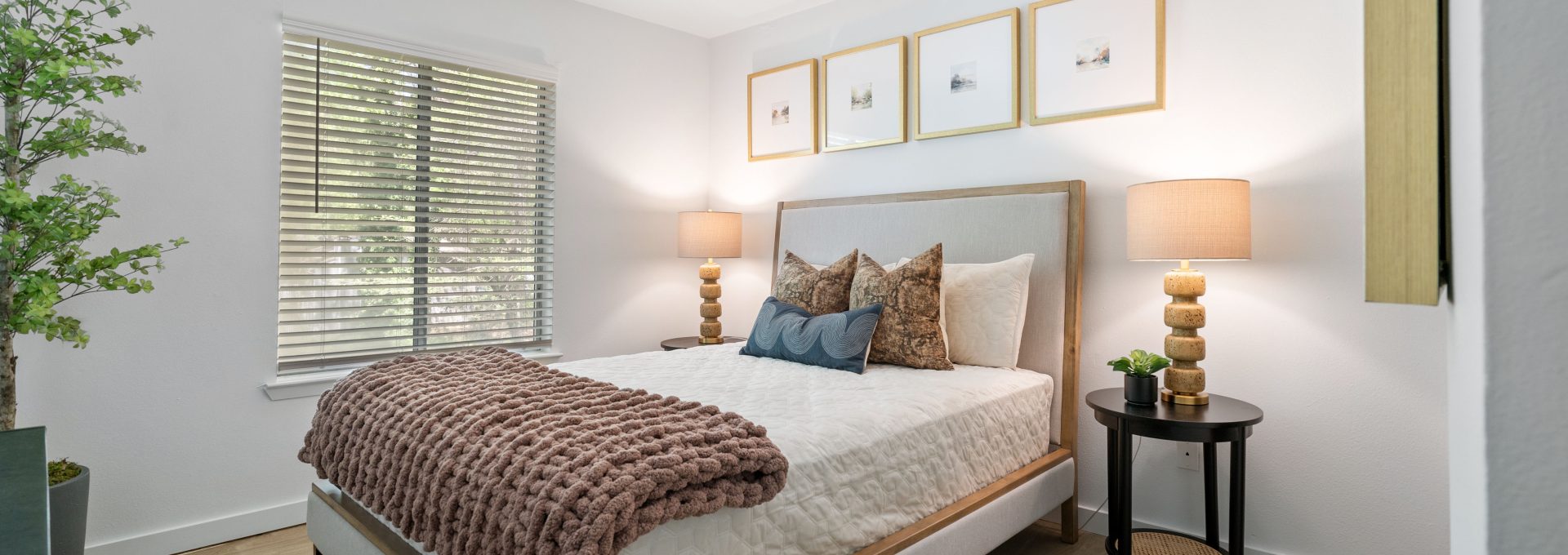 a bedroom with hardwood floors and a large bed at The  Wynne